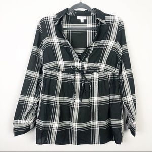 Liz Lange Black & White Maternity Top